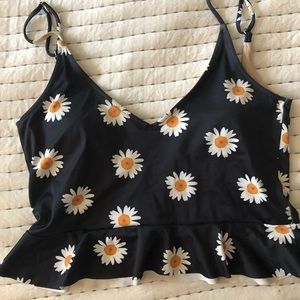 Kortni Jeane Scoop Back top in daisy!